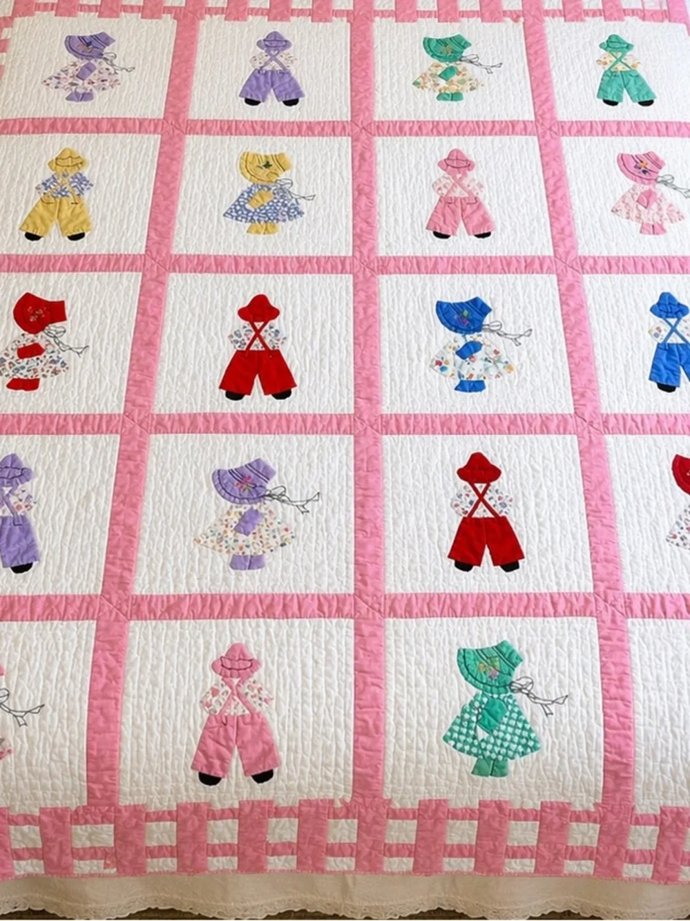 Handmade Vintage Pink Patchwork Sunbonnet Sue Quilt - Multicolor